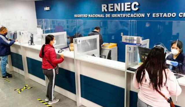 Usuarios podrán recoger o tramitar sus documentos de identidad en sedes del Centro de Lima solo hasta la 1.00 p. m.. Foto: Reniec.