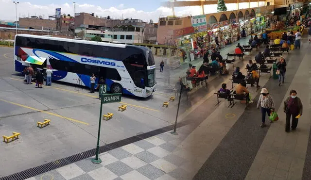 Pasajes varían de acuerdo al tipo de servicio de empresas de transporte en Terminal Terrestre de Arequipa. Foto: Wilder Pari /La República