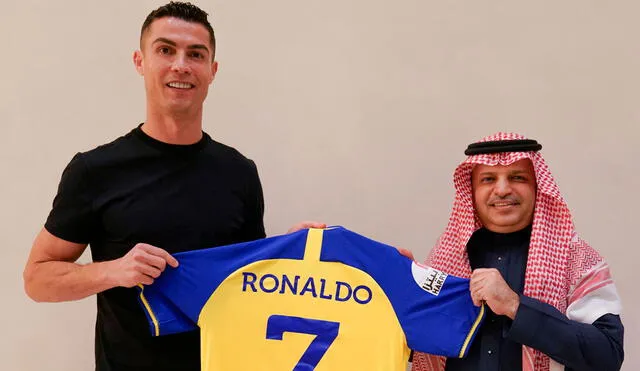 Cristiano Ronaldo junto a Musalli al Muammar durante la presentación del jugador en enero de 2023. Foto: Al Nassr