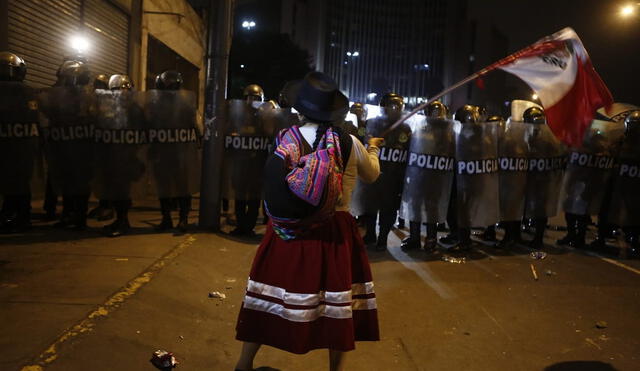 CNDDHH hace llamado a mandos policiales a que actúen estrictamente dentro de los DDHH/ Toma de Lima. Fotografía: Marco Cotrina/La República