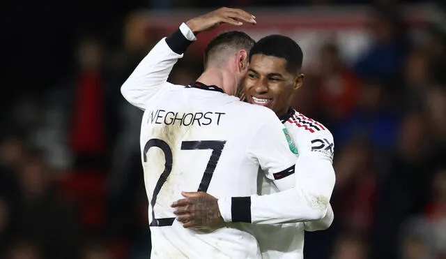 Wout Weghorst y Rashford durante la celebración del segundo gol del Manchester. Foto: AFP