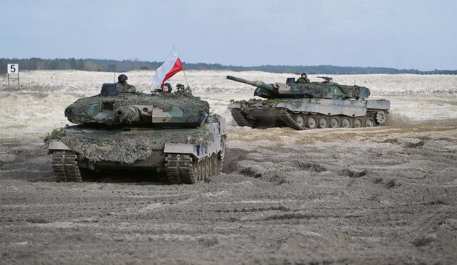 Poder militar. Maniobras con dos tanques Leopard 2 pertenecientes al Ejército de Polonia.