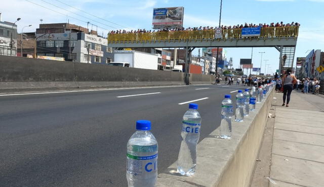 Mayormente, las personas solidarias no brindan declaraciones a la prensa cuando son abordados y prefieren reservar su identidad. Foto: La República