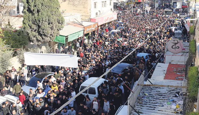 Entierro multitudinario. Miles acompañaron los cuerpos de los caídos en Cisjordania. Foto: difusión