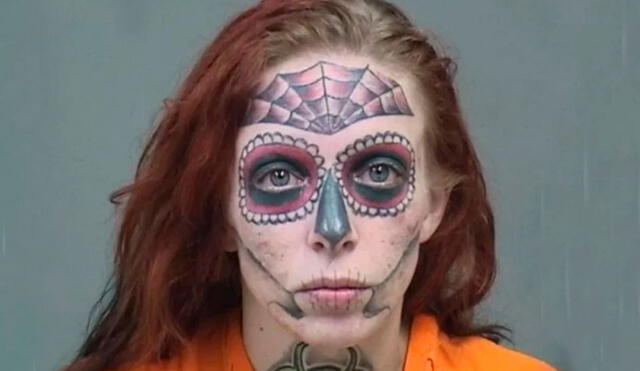 Alyssa Zebrasky, de 31 años, se tatuó toda su cara cuando mantenía una relación tóxica con su exnovio. Foto: Clarín