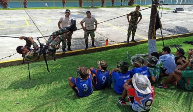 Niños participan en diversas actividades desarrolladas por los mismos agentes que combaten en el Vraem. Foto Óscar Chumpitaz