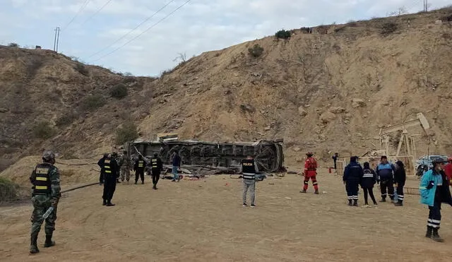 Policía acude al lugar para rescatar a las víctimas. Foto: La República