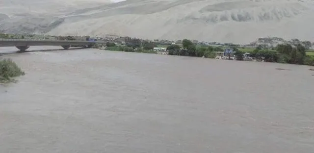 En riesgo. Río Ocoña casi llega a caudal de 600 m3/s. Foto: La República