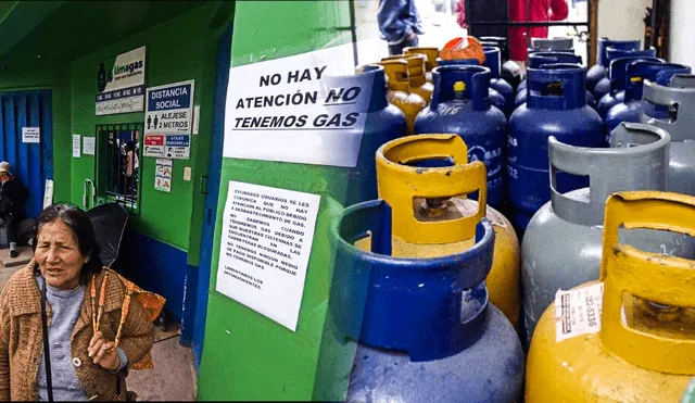 Ciudadanos acampan para conseguir gas en Cusco. Foto: composición Fabrizio Oviedo/ Alexander Flores-LR