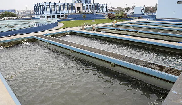 Delicado proceso. El agua que se acopia en plantas es potabilizada con insumos químicos, los cuales no pueden ser transportados por vía aérea. Foto: difusión