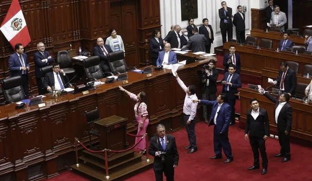 Congreso recoge propuestas de las bancadas para debatir el adelanto de elecciones para el 2023. Foto: composición Marco Cotrina/La República