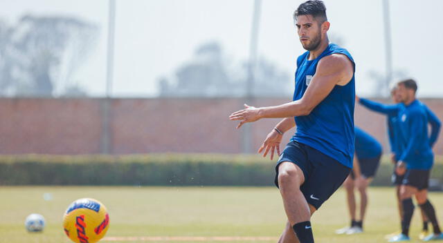 Carlos Zambrano firmó por Alianza Lima hasta el 2024. Foto: Alianza Lima - Video: Movistar Deportes