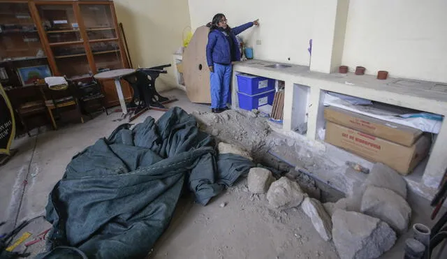 Colegio José María Arguedas. Un muro se derrumbó en el laboratorio por las obras contiguas de la municipalidad. A días del inicio del año escolar la obra no se recompone. Foto: Rodrigo Talavera/La República.