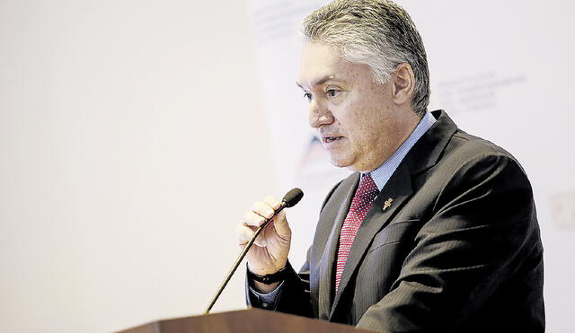 Postura. Luis Caballero, presidente de la Cámara de Comercio de Arequipa dice que respaldan a las fuerzas policiales y militares. Foto: Rodrigo Talavera/ LR