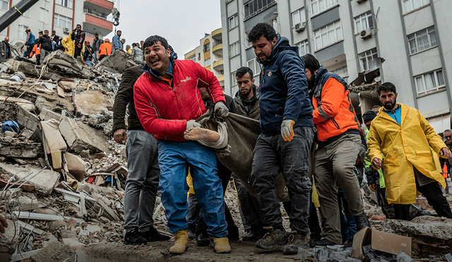 Al menos 1800 personas fallecieron en Siria y Turquía. Foto: AFP