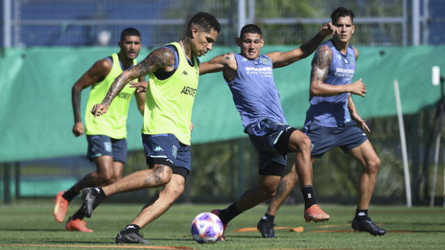 Paolo Guerrero fichó por Racing por toda la temporada 2023. Crédito: Racing