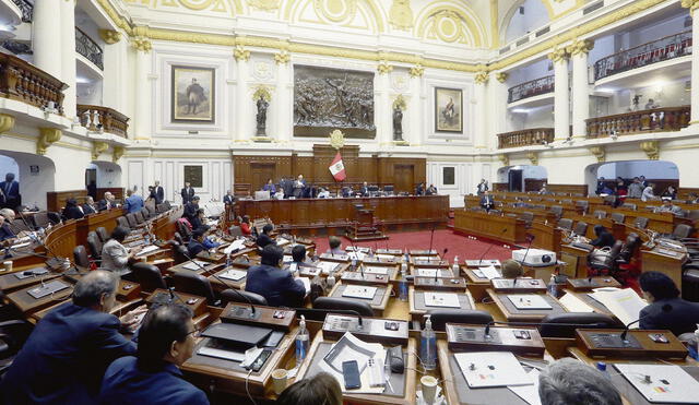 De espaldas al país. El papel que ha desempeñado el Congreso en esta crisis es lamentable. Mezquindades e incapacidad de renuncia han atizado la situación. Foto: difusión