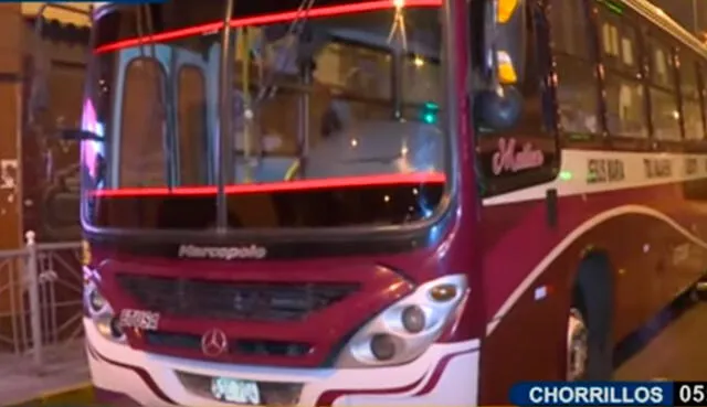 Bus fue disparado por delincuentes que no pudieron robar a pasajeros. Video: Panamericana TV
