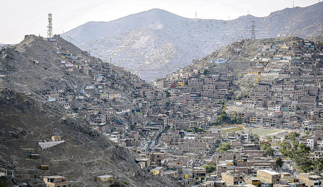 La autoconstrucción es lo que predomina en los barrios populosos de Lima. Ello pone en peligro a millones de personas. Un gran sismo podría dejar 120.000 muertos, señalan expertos. Foto: John Reyes/La República