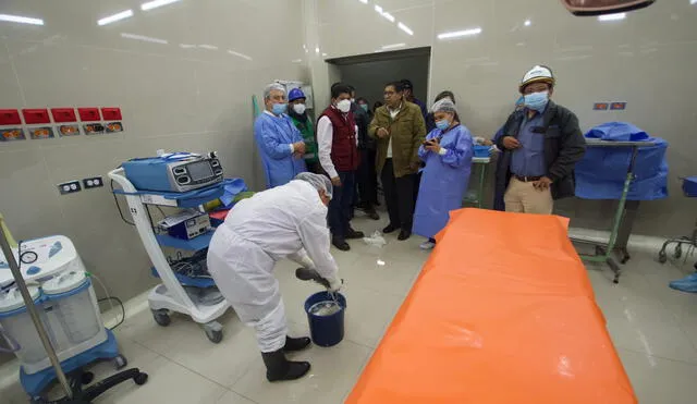 Inundada. Sala de cirugía del hospital Goyeneche resultó inundada al igual que otros ambientes del nosocomio. Foto: La República