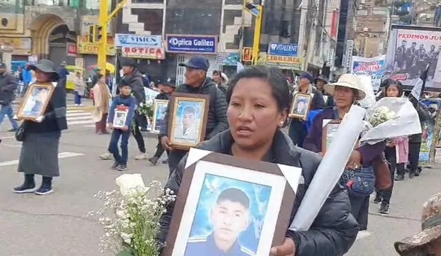 Ciudadanos marchan por la calles de Juliaca. Foto: La República