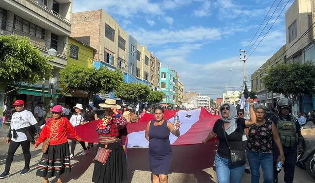 Trabajadores de la CGTP salen a las calles de Chiclayo a protestar. Foto Rosa Quincho/URPI-LR