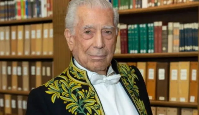 Mario Vargas Llosa hizo gala de su dominio del francés durante la ceremonia en que se convirtió en un inmortal. Foto: AFP
