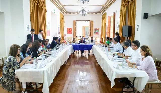 Mesa de trabajo. Directores de UGEL expusieron carencias. Foto: cortesía Gore La Libertad