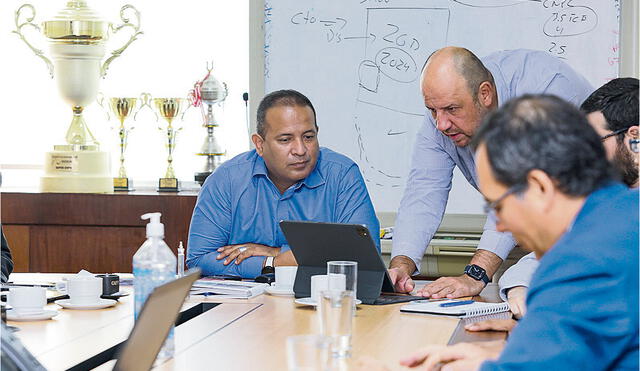 Interés. Empresarios y funcionarios del Minem en reunión. Foto: difusión