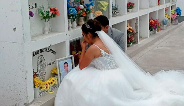 La futura esposa ingresó con su vestido y cuadro de su padre. Foto: Municipalidad de Surco