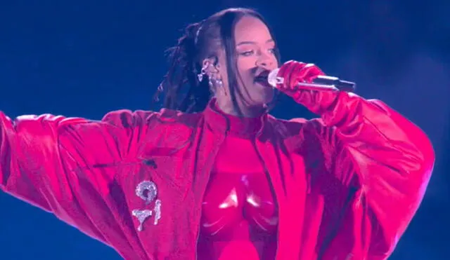 Rihanna deslumbró con su repertorio el show de medio tiempo del Super Bowl. Foto: captura ESPN