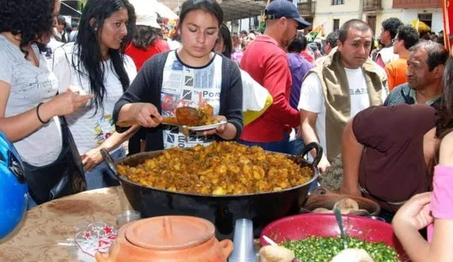 Vendedoras ambulantes ofrecen el delicioso platillo. Foto: Cajamarca en el Tiempo