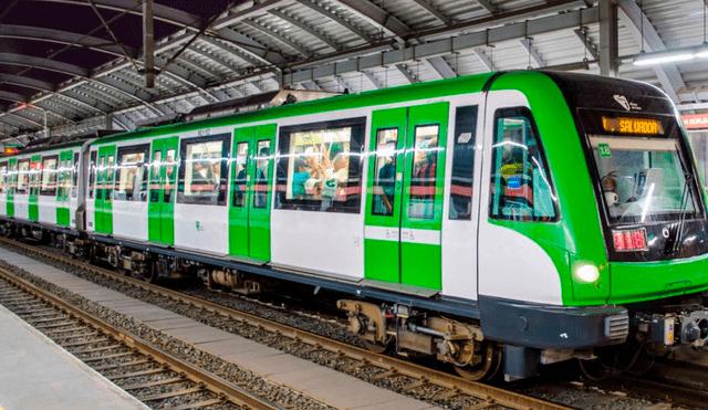 Varios usuarios expresan su malestar debido a que los trenes del citado tramo afectado han quedado varados. Foto: Andina