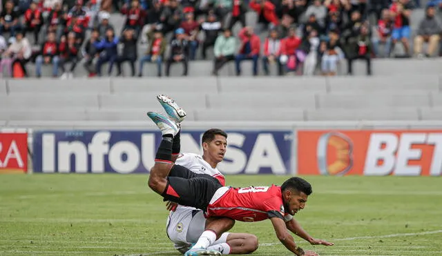 Caída. La escena de Alexis Arias cayendo ante la marca de uno de los jugadores de Municipal es el reflejo de lo que se vio en el partido en el que cayeron 2-0.
