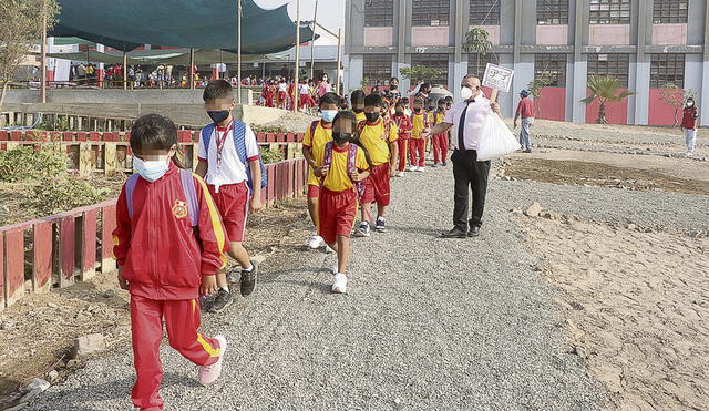 Vulnerables. Estudiantes no deben dejar de estudiar por problemas que tiene que atender el Ministerio de Educación. Foto: difusión