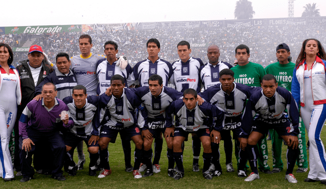 Alianza Lima fue campeón del Torneo Apertura 2004 y también lograron ganar el título nacional a fin de año. Foto: archivo GLR