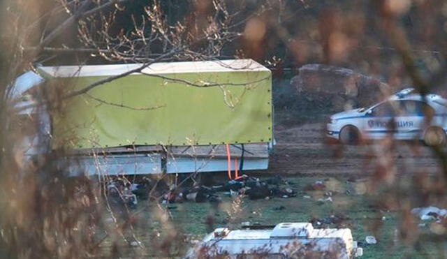 La Policía búlgara encontró en el interior del vehículo a 40 inmigrantes irregulares, de los que 18 habían muerto por asfixia. Foto: AFP
