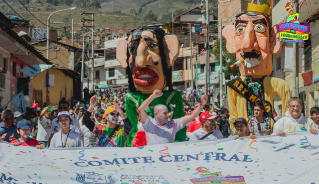Joaquín Ramírez, alcalde de Cajamarca, acompañó al 'Rey Momo'. Foto: Carnaval del Reencuentro