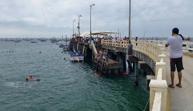 Muelle en riesgo de derrumbarse tras oleajes anómalos. Foto:  El mirador de Vichayito