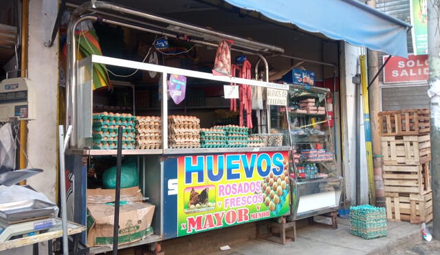 Huevos en la plataforma comercial Avelino Cáceres. Foto: Leonela Aquino/URPI-LR.