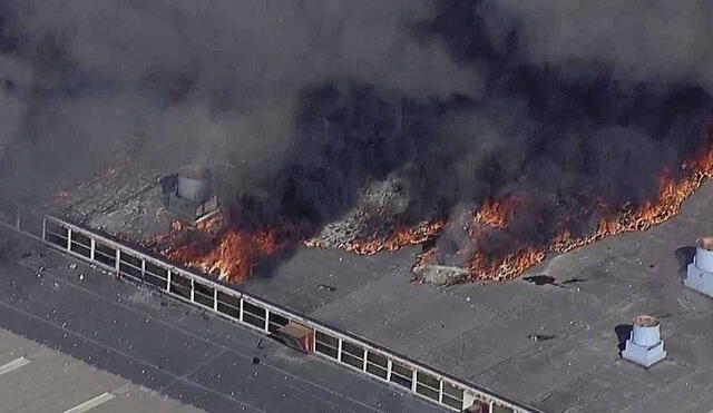 Incendio en fabrica en Ohio. Foto: @ChallengeYCL/Twitter