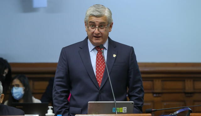 El congresista de Fuerza Popular Juan Carlos Lizarzaburu fue quien denigró la bandera de wiphala. Foto: Congreso