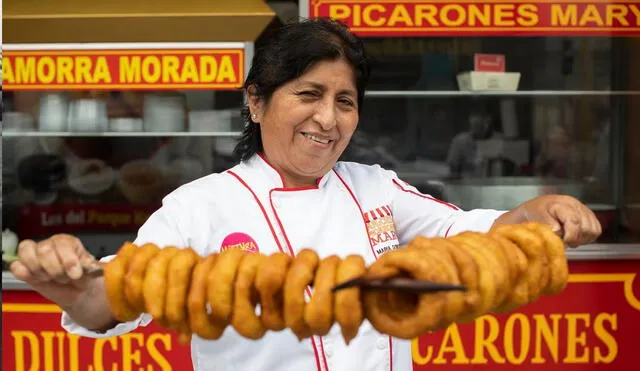 Los picarones se acompañan con miel de chancaca. Foto: Street Food: Latinoamérica