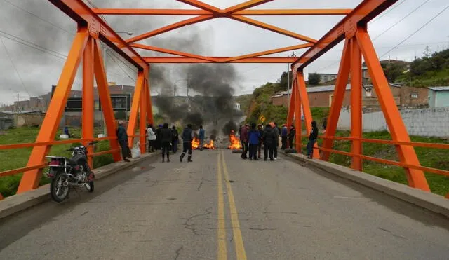 Puente de Ilave fue bloqueado este martes en Puno. Foto: referencial/La Decana