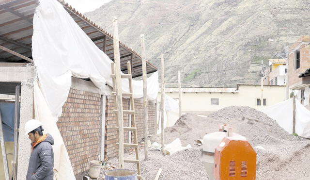 Mantenimiento. Locales escolares tienen problemas con las aulas a días de iniciar clases. Foto: La República