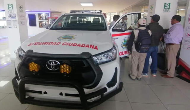 Los dos trabajadores fueron intervenidos en la camioneta. Foto: Diario El Satélite