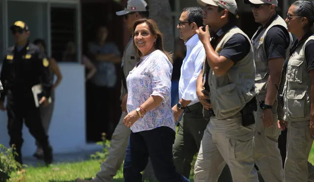 Boluarte llegó al Gobierno Regional bien escoltada por policías y personal de Seguridad del Estado. Foto: Clinton Medina/ La República