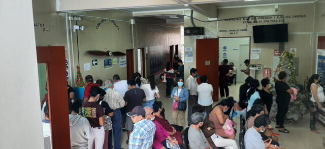 Los pacientes piden la intervención de la Defensoría del Pueblo. Foto: Carlos Vásquez/ La República