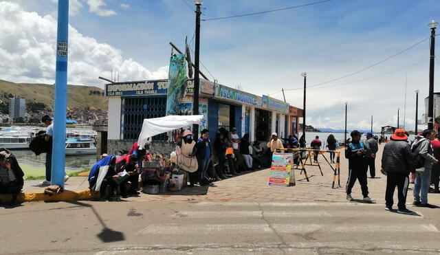 Ciudadanos buscan llegar a Bolivia y Perú de manera legal. Foto: Kleber Sanchez/URPI-LR.