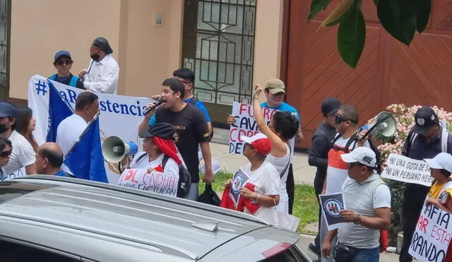 Las grotescas agresiones verbales o físicas forman parte del manual de acción de este grupo violentista. Foto y video: Vanessa Trebejo/URPI-LR.